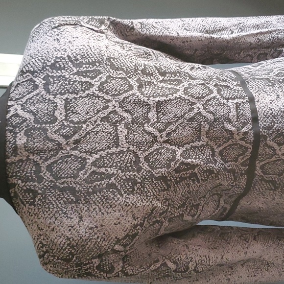 Mark woman's slim fit gray black snake print blazer jacket size L - Picture 10 of 13